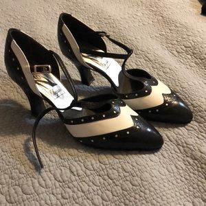 Ballroom Dancing Shoes Ladies 7 Tuxedo Style
